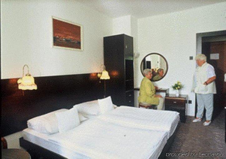 דברצן Hotel Nagyerdo חדר תמונה