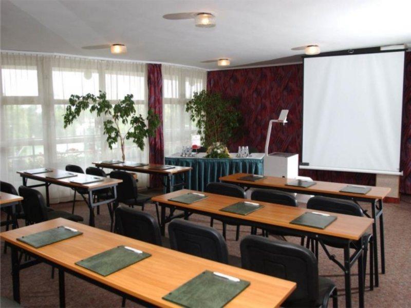 דברצן Hotel Nagyerdo מראה חיצוני תמונה