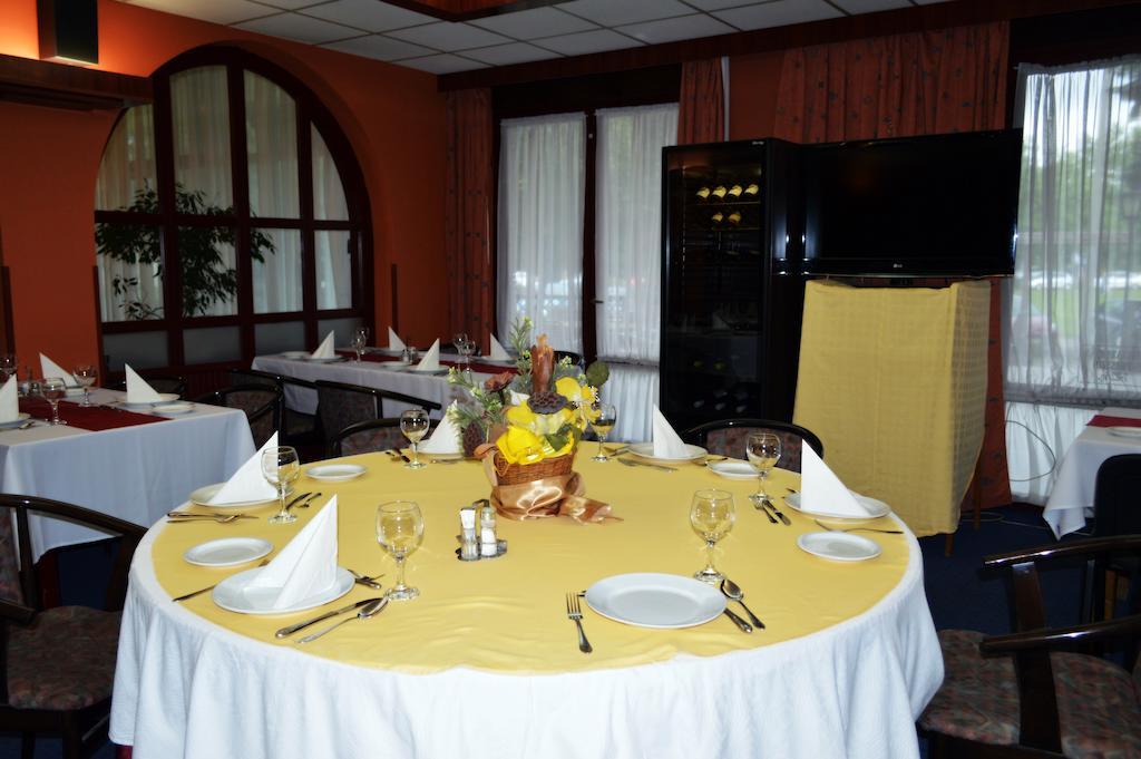 דברצן Hotel Nagyerdo מראה חיצוני תמונה