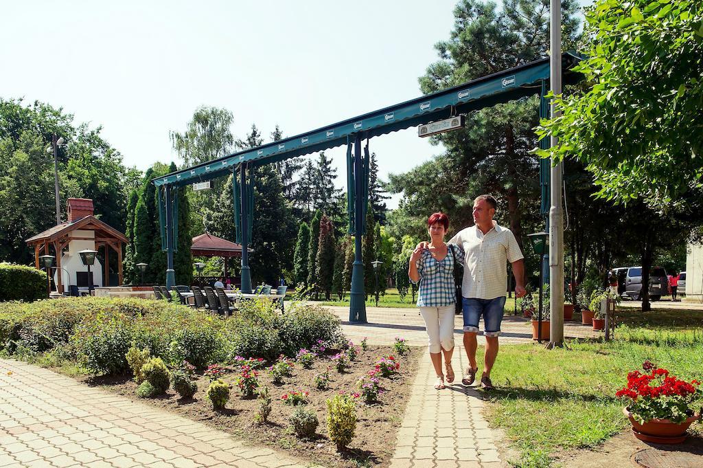 דברצן Hotel Nagyerdo מראה חיצוני תמונה